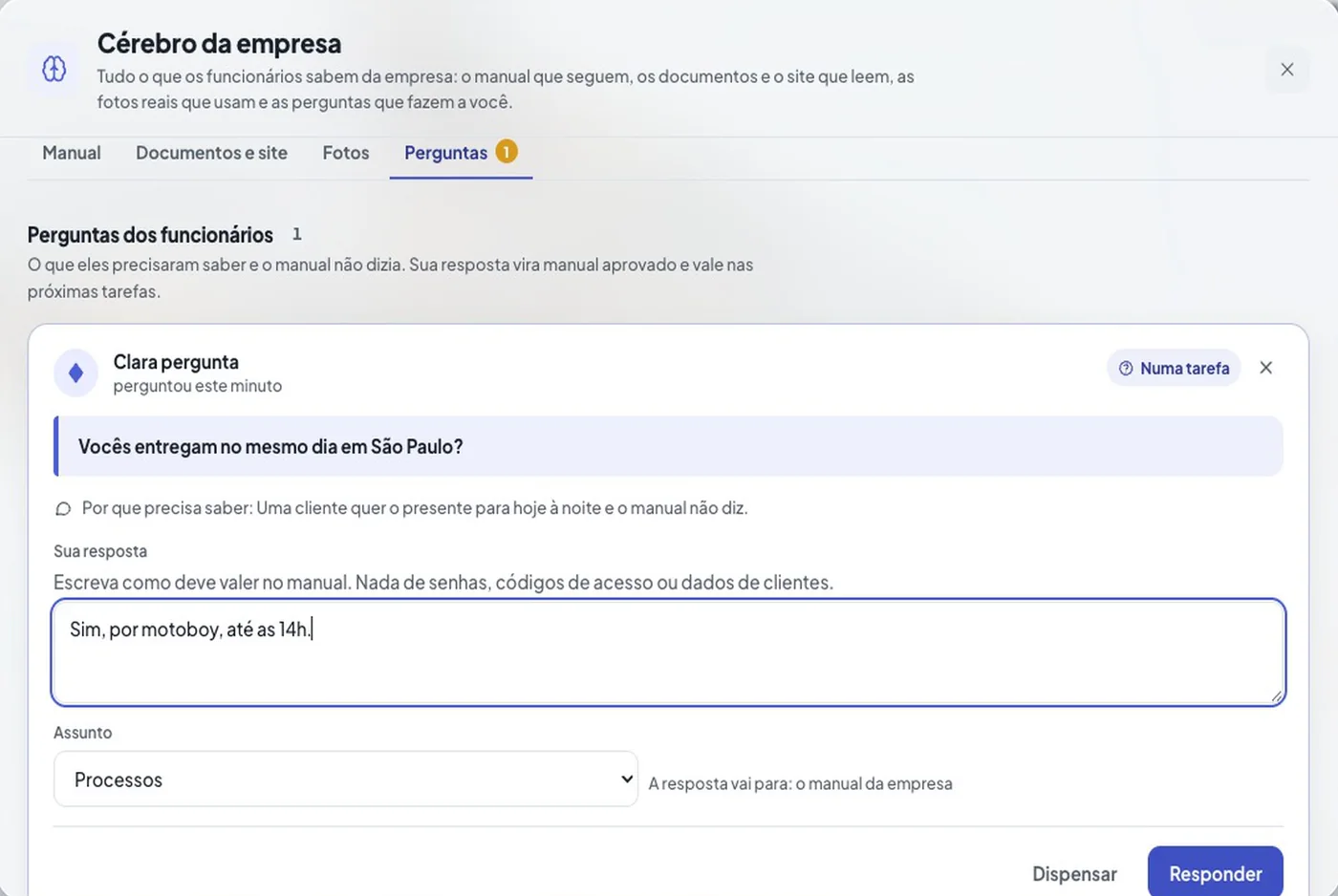 O Cérebro da empresa com a pergunta da Clara: "Vocês entregam no mesmo dia em São Paulo?", e a resposta sendo escrita.